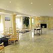 Le grand et luxueux salon de réception de l'hôtel de la Bergerie, à Joucas en Luberon